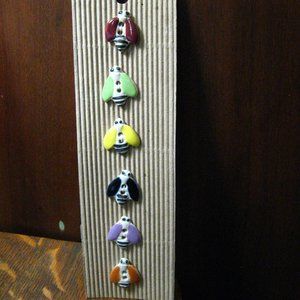 🪰 Incomparable Buttons Flying Bugs